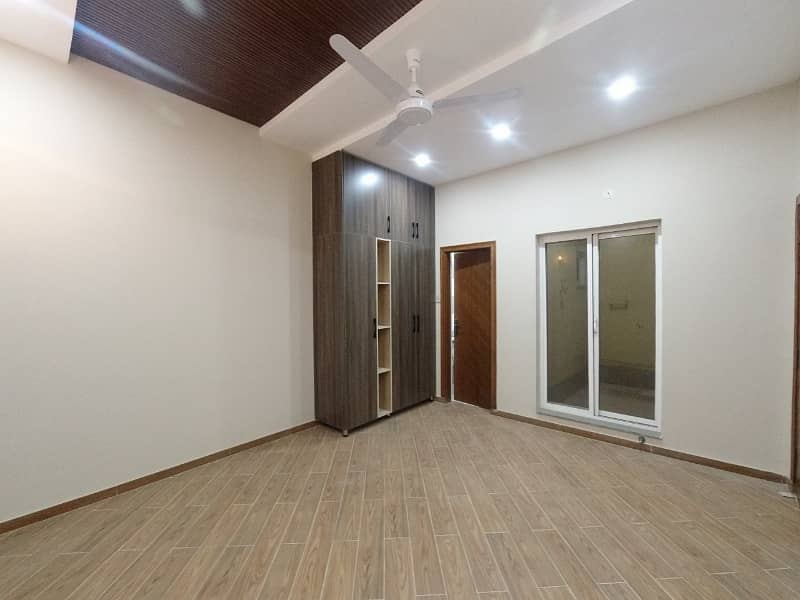 On Excellent Location Sale The Ideally Located House For An Incredible Price Of Pkr Rs. 16500000 12