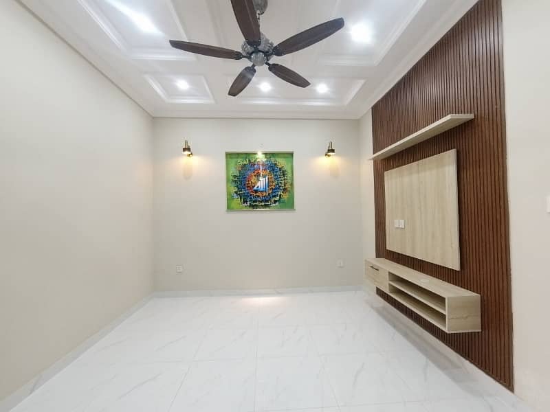 On Excellent Location Sale The Ideally Located House For An Incredible Price Of Pkr Rs. 16500000 20