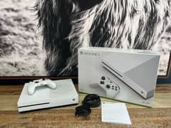 Xbox one S 1tb with 2 wireless controller