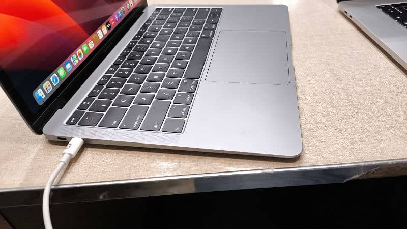 Apple MacBook Pro retina display 2019 i7 i9 10by10condition 1