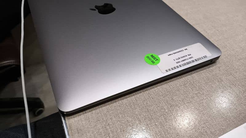 Apple MacBook Pro retina display 2019 i7 i9 10by10condition 2