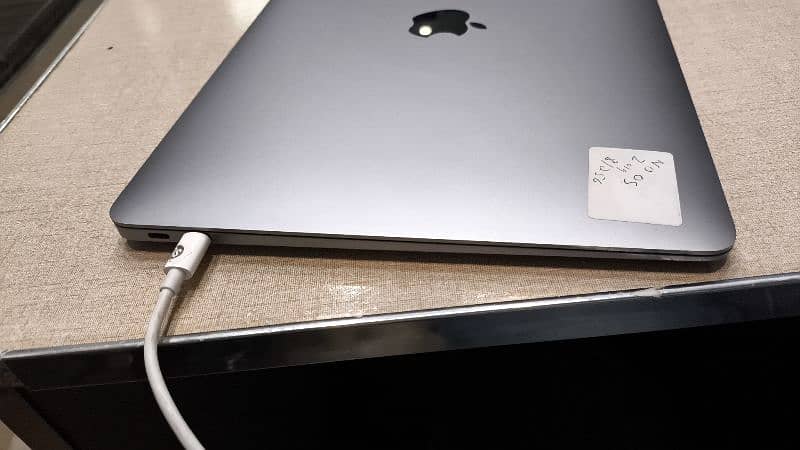 Apple MacBook Pro retina display 2019 i7 i9 10by10condition 3