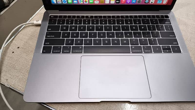 Apple MacBook Pro retina display 2019 i7 i9 10by10condition 8