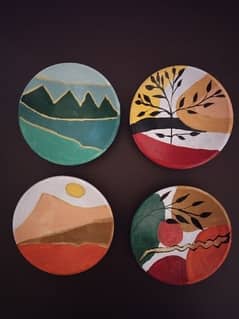 4 decorative plates for 1000 rs 0