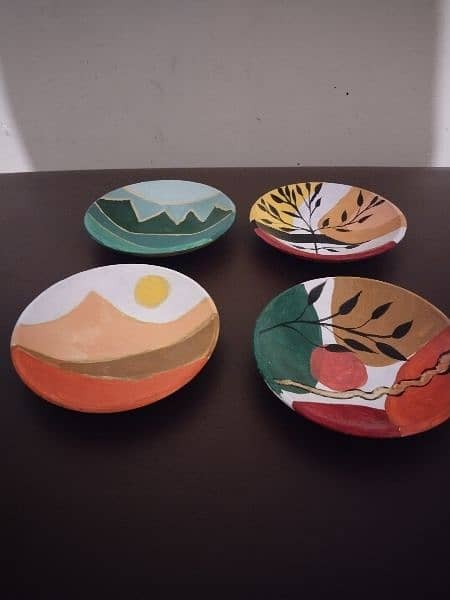 4 decorative plates for 1000 rs 5