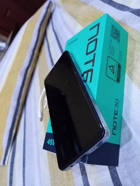 Infinix note30 just like a new complete box 6