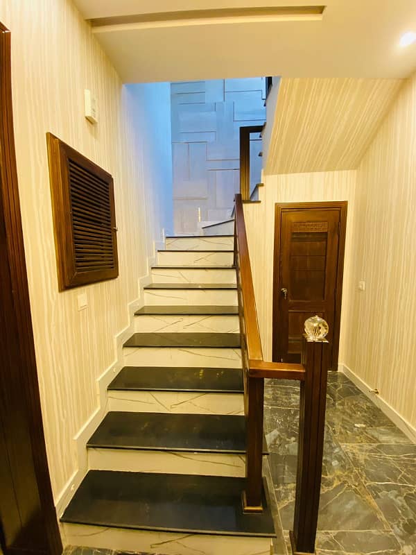 10 Marla House for Sale in Gulbahar Block Bahria Town Lahore 7