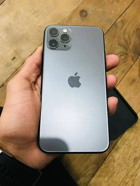 IPHONE 11 PRO 1