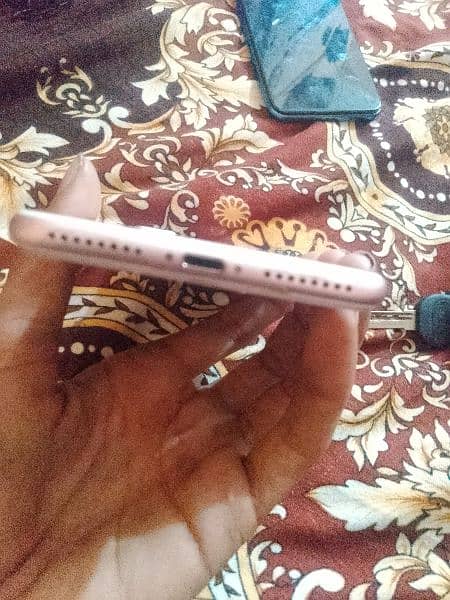 iphone 7 plus original condition body Sahi ha without scratching 1