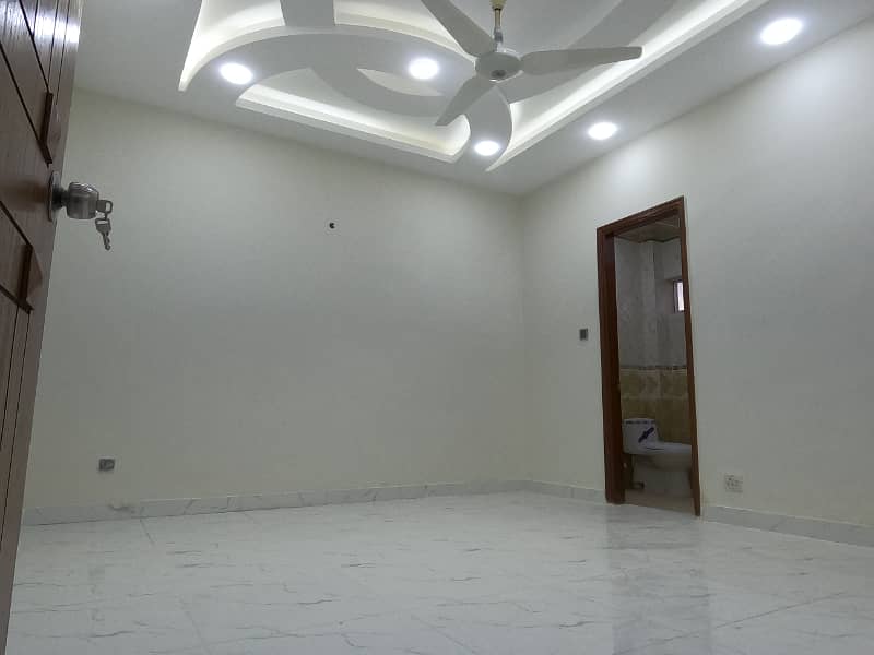 Prime Location 1650 Square Feet Flat Is Available For Sale 9