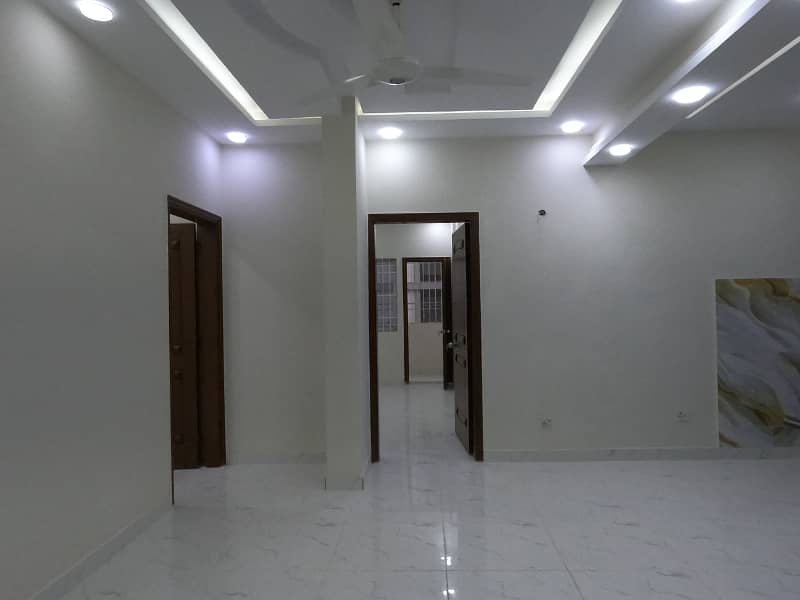 Prime Location 1650 Square Feet Flat Is Available For Sale 11