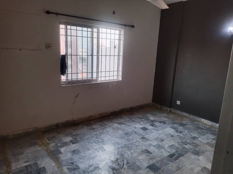 Get In Touch Now To A Prime Location 1300 Square Feet Flat In Clifton - Block 4 Karachi 2