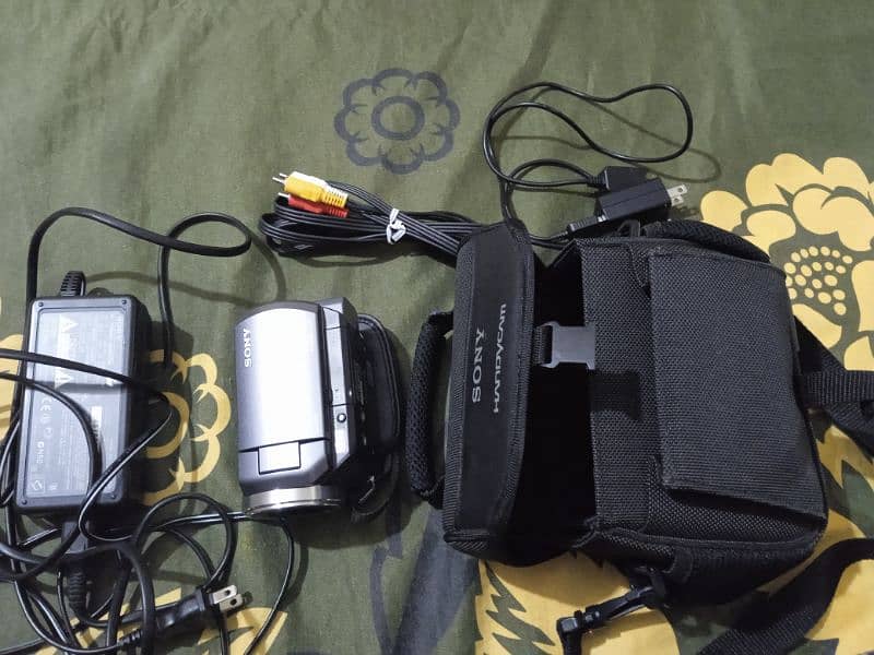 Sony DCR-SR-80 Handycam 11