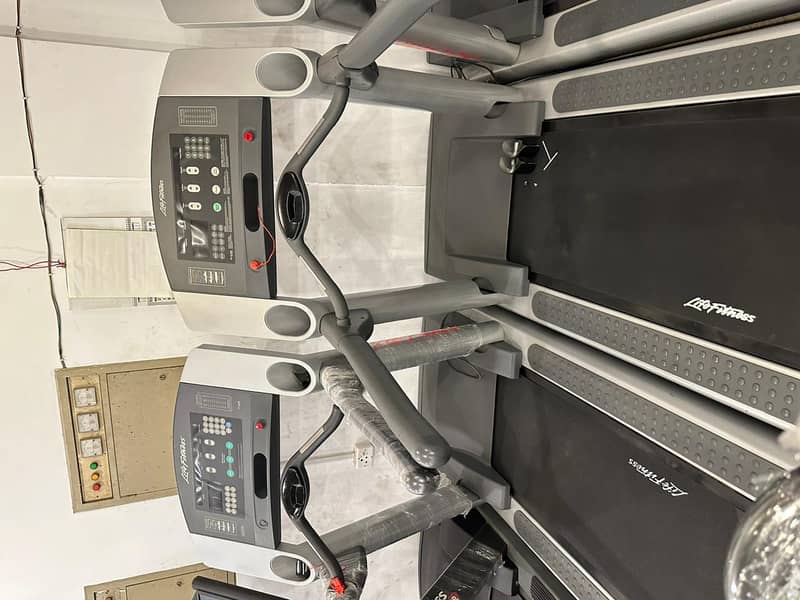 LIFE FITNESS USA BRAND COMMERCIAL TREADMILL AT WHOLSALE RATE,ZFITNESS 14