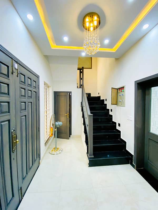 10 Marla House For Sale In Gulbahar Block Bahria Town Lahore 2