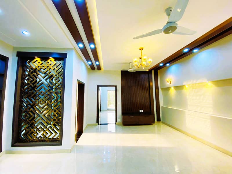 10 Marla House For Sale In Gulbahar Block Bahria Town Lahore 3
