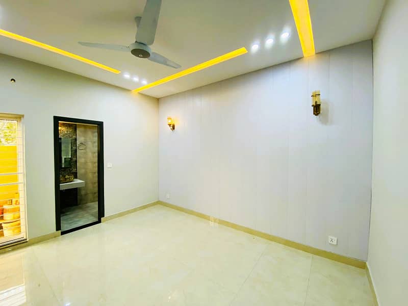 10 Marla House For Sale In Gulbahar Block Bahria Town Lahore 7