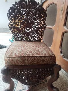 selling my peerah chairs with round table