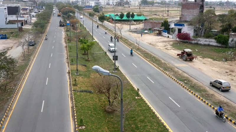 1 Kanal Prime Location Residential Plot For Sale 60Ft Road In LDA Avenue One 2