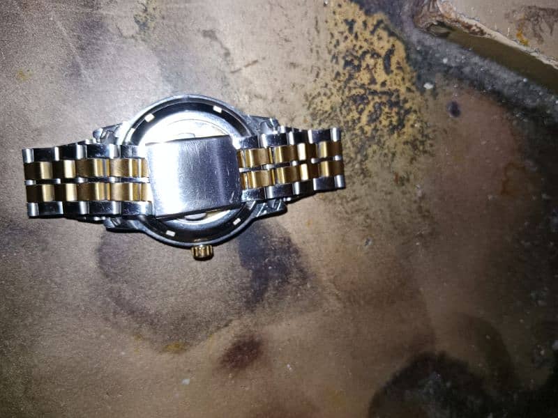 Rolex watch is ke ander sell Nahi dalta 1