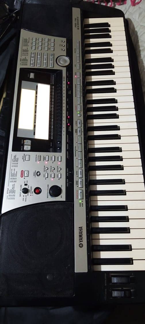 Yamaha PSR 740 Professional Yamaha Piano Keyboard 0