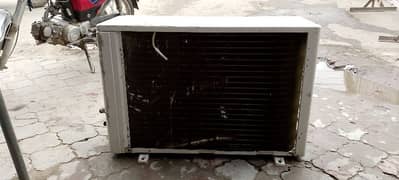 1.5 ton outdoor inverter in good condition for sale call 03007333851