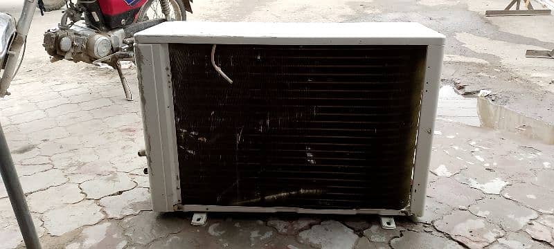 1.5 ton outdoor inverter in good condition for sale call 03007333851 0