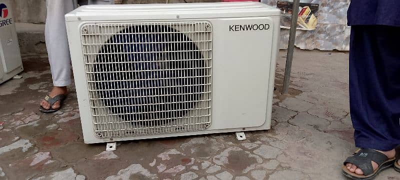 1.5 ton outdoor inverter in good condition for sale call 03007333851 2