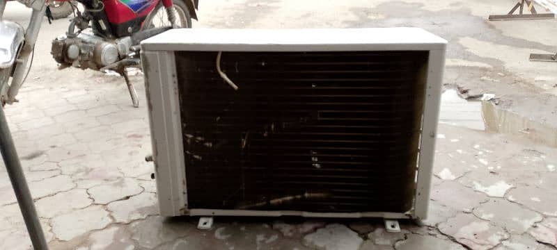 1.5 ton outdoor inverter in good condition for sale call 03007333851 7