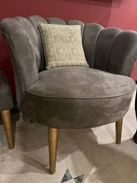 2 single seat sofa chair with coffee table 4