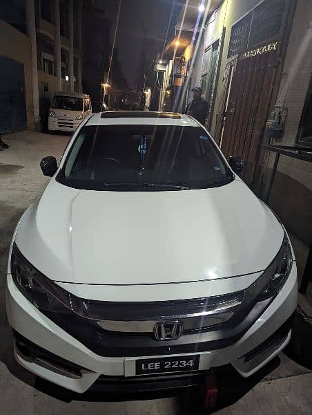 Urgent selling Honda civic 2018 Total genuine 4