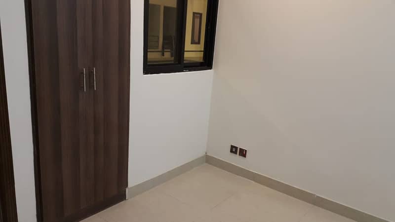 2 Beds Flat For Rent - Block 14 3