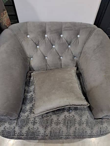 7 Seater Sofa Set with 9 Cushions- Grey Color - No damage 6