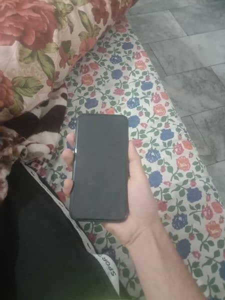 Iphone 11 non pta health 99 with weranty 4 months sim working 5