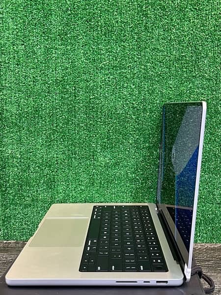 MacBook Pro M1 2021 14’inch 32/512 2