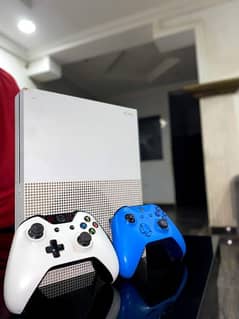 xbox One s 1TB with 2 original Controllers