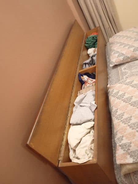KING SIZED WOODEN BED URGENT SALE 3