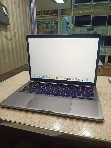 Apple MacBook Pro retina display M1 chip 2020 16g. 256 10 by 10 condit 6