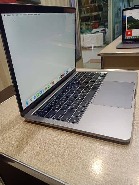 Apple MacBook Pro retina display M1 chip 2020 16g. 256 10 by 10 condit 7