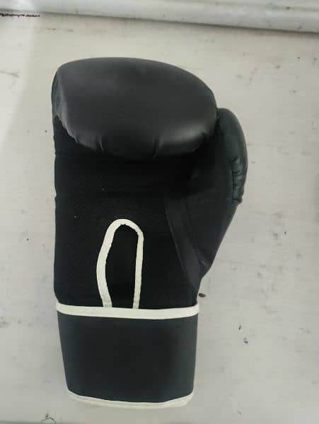 Boxing Bag with traditional unique Boxing Gloves. . 5