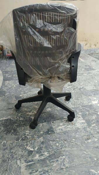 V-514 Relax back revolving chair, original price 12,150. 2