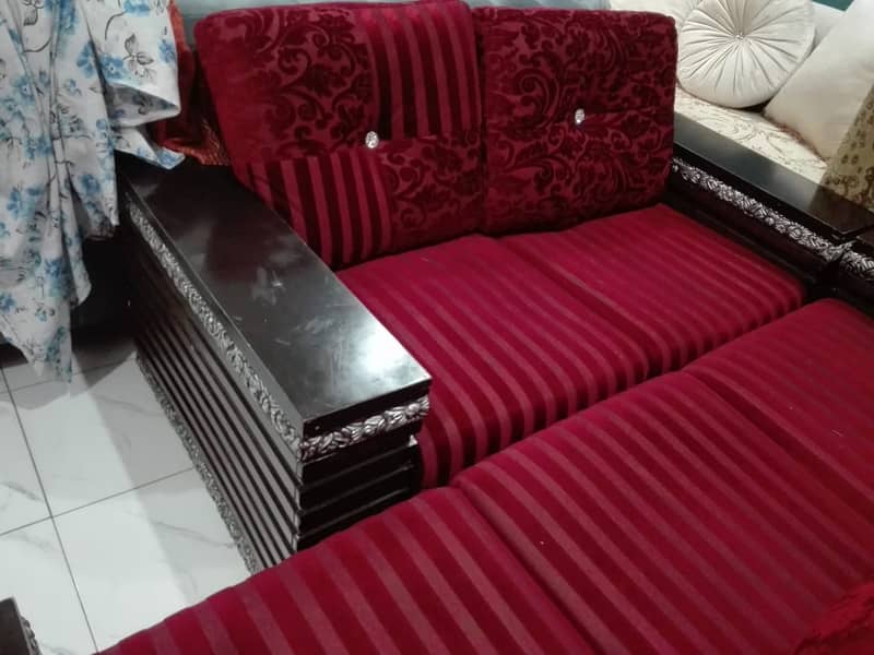 7 seater set Red colour and good condition 1