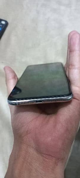 I phone 11 pro max 256  gb factory unlock  non pta 3