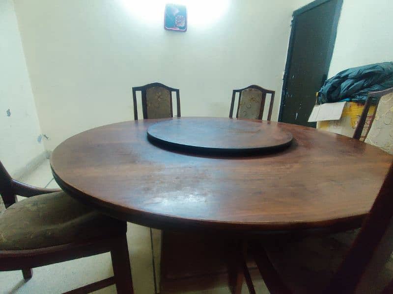 Dining Table with 5 chairs. 9/10Condition 1