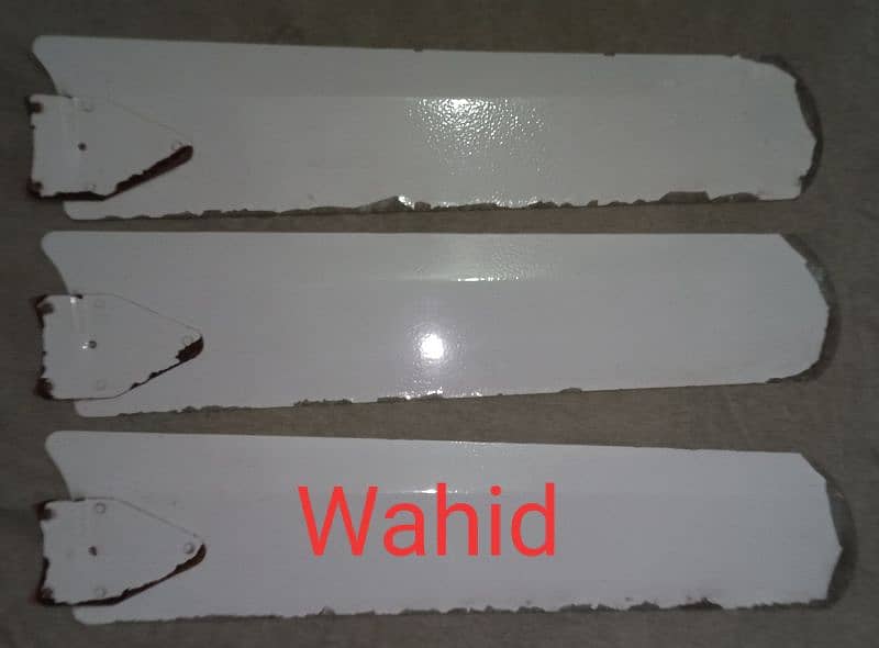Ceiling fan (WAHID FAN)for sell
100% Copper 
Genuine condition men hy. 1