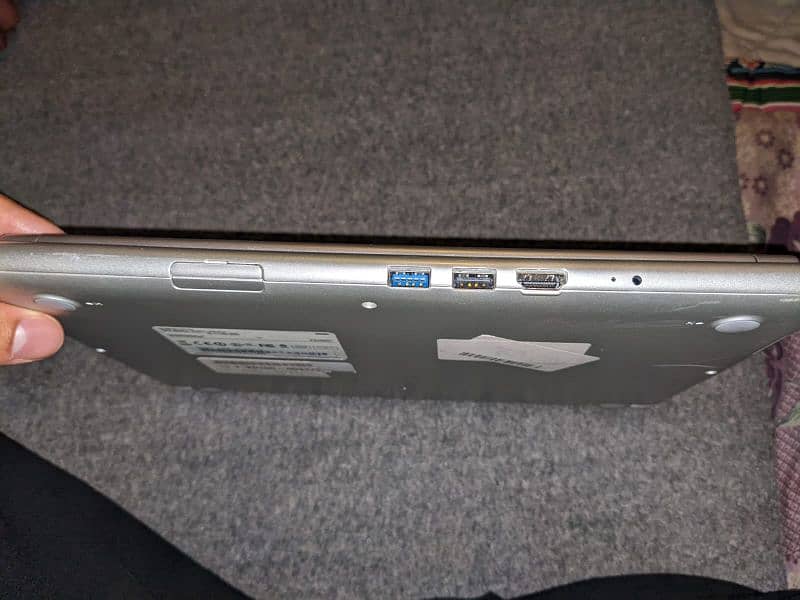 Samsung Chromebook in lush condition 4