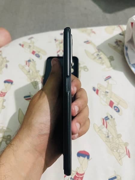 Realme 9i with box and original charger + back cover 7