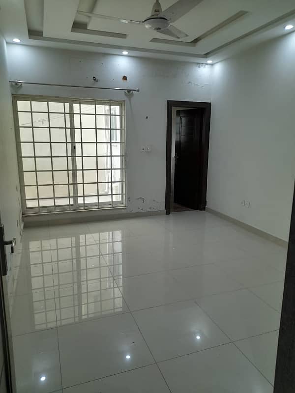 10 marla 5 bedroom House available for rent in phase 5 bahria town rawalpindi 10