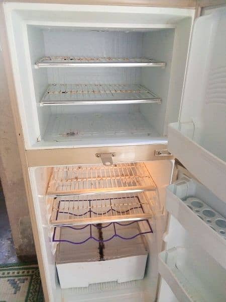 Refrigerator urgent sale 1