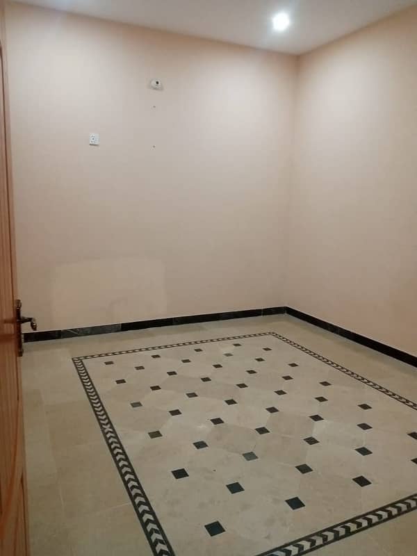 2nd floor portion is available for rent in mehmoodabad 3